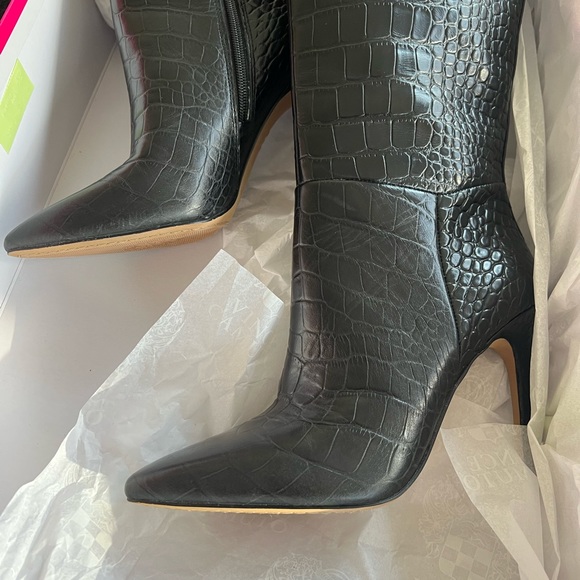 25% Off - Tall Vince Camuto Black Boots Like New, sz 8.5 - Picture 12 of 12